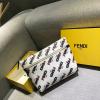 FD5393-BXN　フェンディ 2019年最新作 化粧箱 ポーチ クラッチバッグ 手持ちかばん レザー  白 