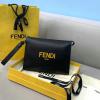 FD8351K-168　フェンディ FENDI 2021年最新作 フラット スリム クラッチ ストラップ付き 手持ちかばん メンズかばん セカンドバッグ 