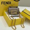 FD8603KF-168　フェンディ FENDI 2024年最新入荷 ナノ バゲット チャーム 斜め掛け ショルダーバッグ クロスボディバッグ 短財布 レディースかばん