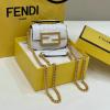 FD8603BS-168　フェンディ FENDI 2024年最新入荷 ナノ バゲット チャーム 斜め掛け ショルダーバッグ クロスボディバッグ 短財布 レディースかばん