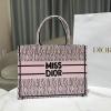 CD1287ZZQF-99　クリスチャンディオール CHRISTIAN DIOR 2024年最新入荷 Book Tote ブック トートバッグ ハンドバッグ レディース ミス ディオール グラフィティ エンブロイダリー