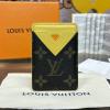 M12853-057　ルイヴィトン LOUISVUITTON 2024年最新入荷 ポルト カルト マグネット カードケース スマートフォンケース モノグラム マカサー キャンバス